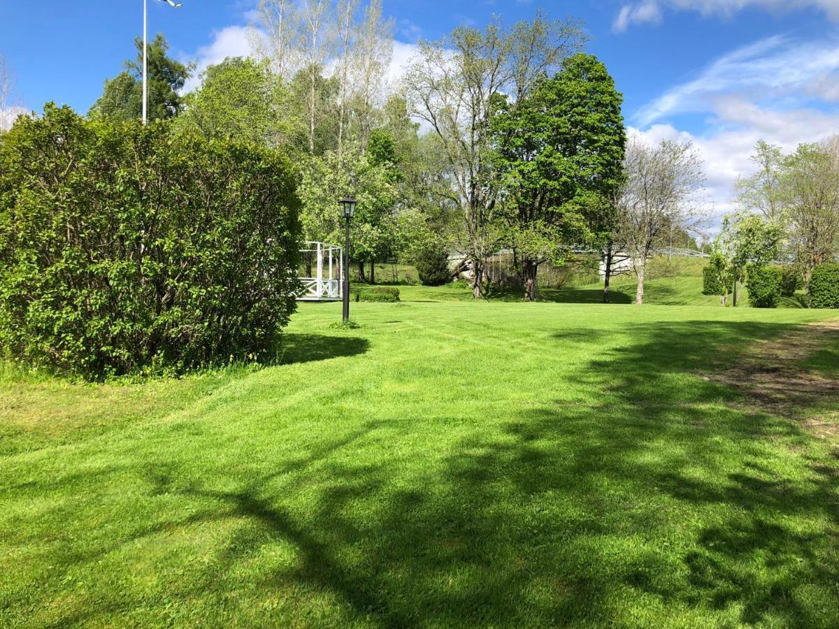Bredsjoe Gamla Herrgard White Dream Mansion Hallefors  Екстер'єр фото